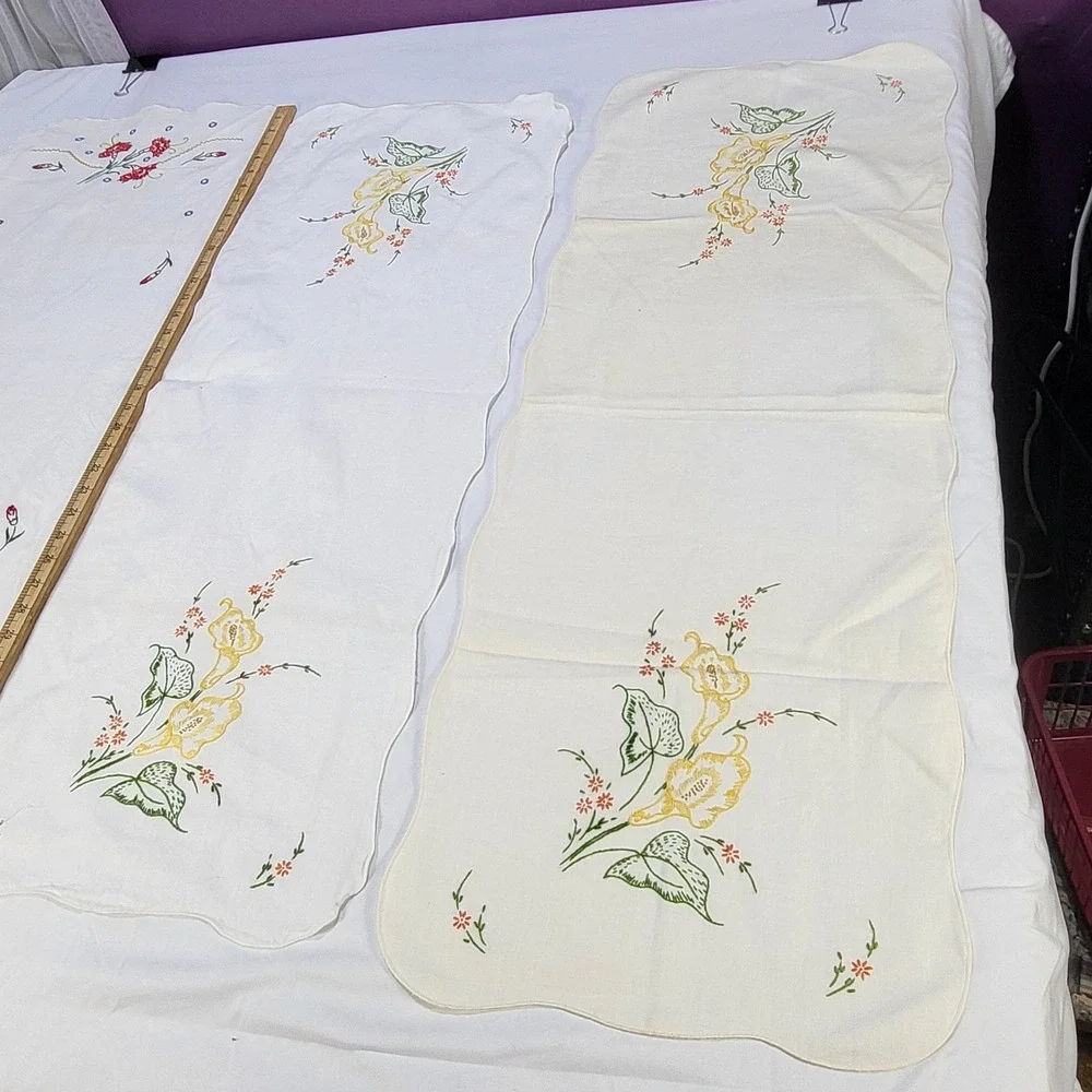 Vintage Hand Embroidered Table Runner Set 3pc Floral Calla Lily Carnation 36in